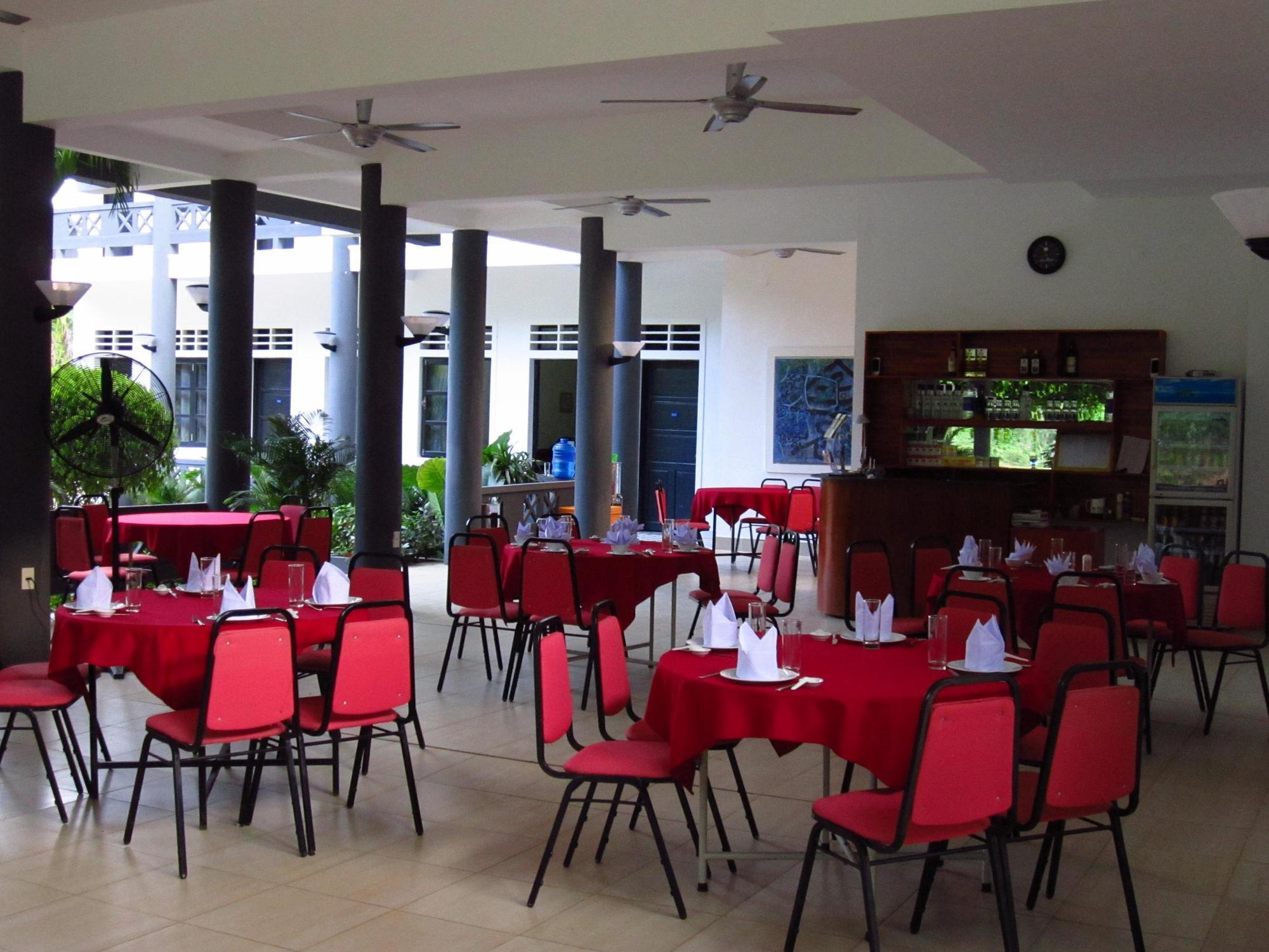 Sai Gon Phong Nha Hotel Донг Хой Екстериор снимка