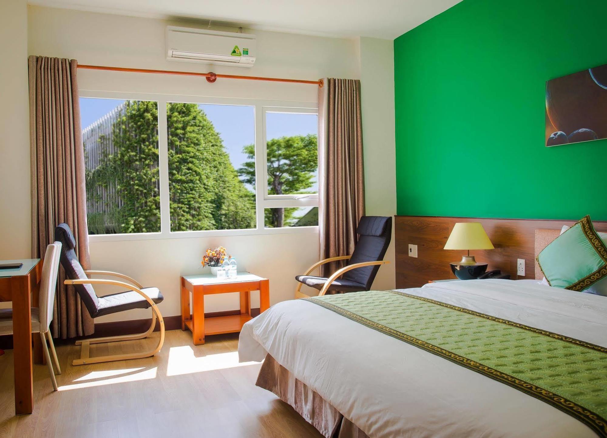 Sai Gon Phong Nha Hotel Донг Хой Екстериор снимка